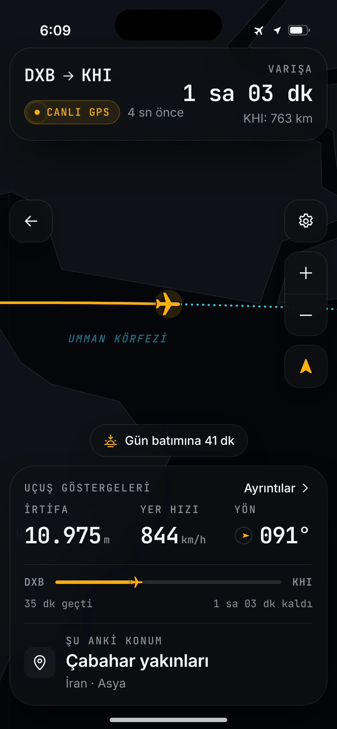 Dubai’den Karaçi’ye uçuşta SkyDot: Umman Körfezi üzerinde canlı harita, varış geri sayımı, irtifa, yer hızı ve yön.