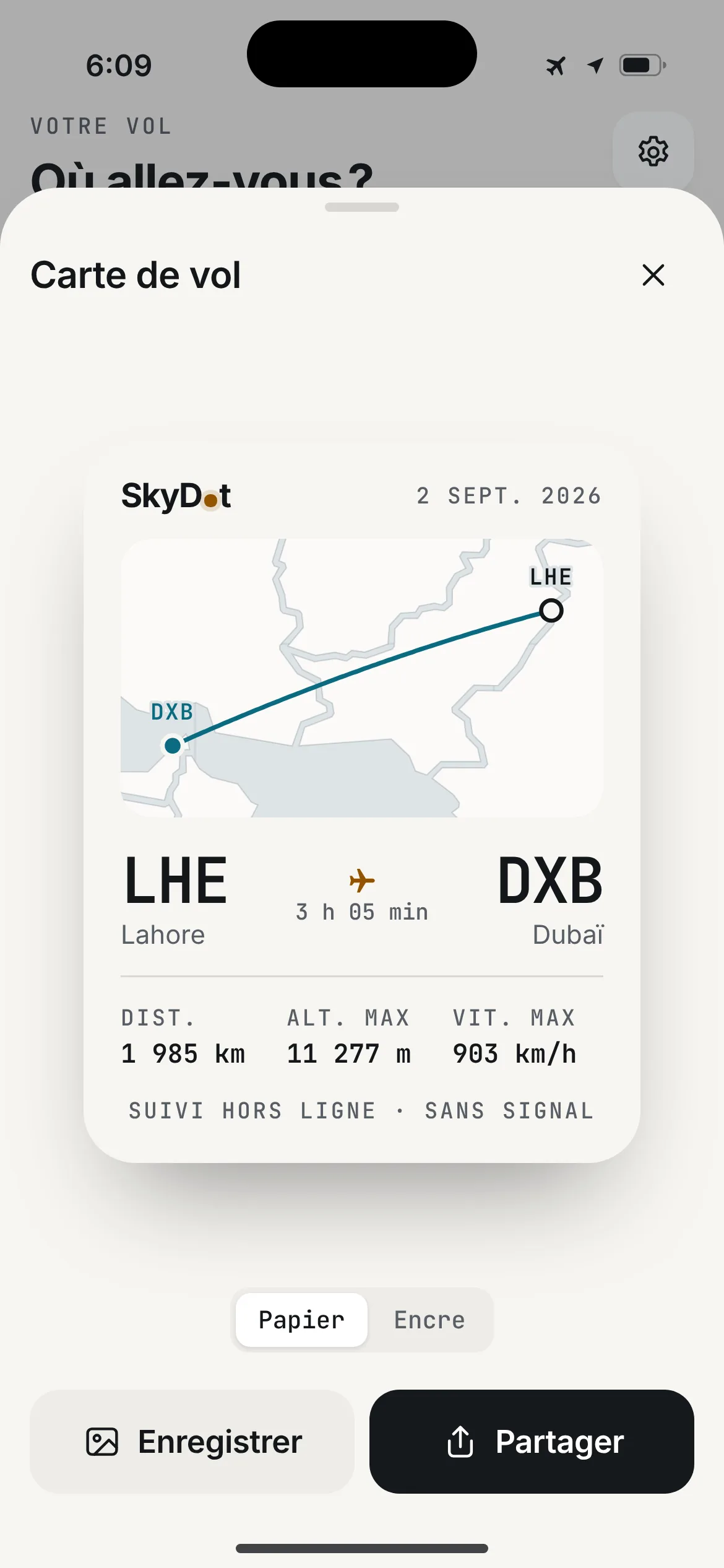 Carte de vol SkyDot de Lahore à Dubaï : carte du trajet, distance, altitude max. et vitesse max., avec les boutons Enregistrer et Partager.
